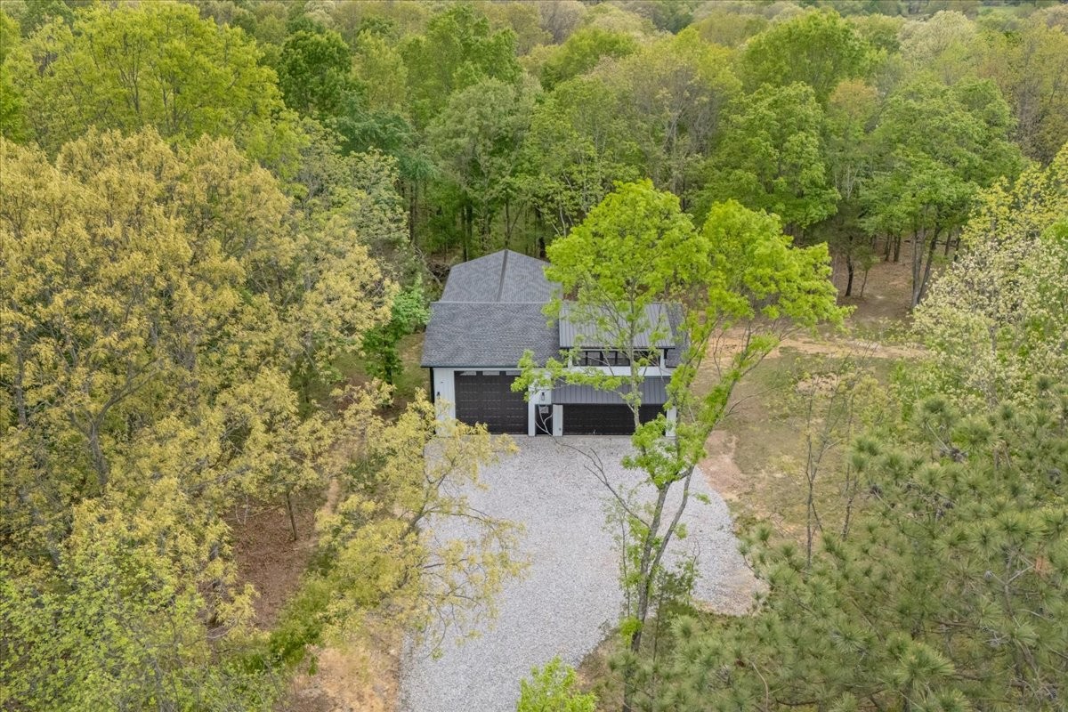 555 Parrish Lane Mc Ewen TN 37101