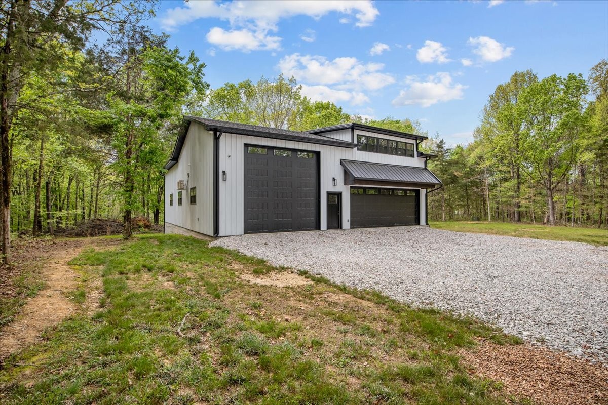 555 Parrish Lane Mc Ewen TN 37101