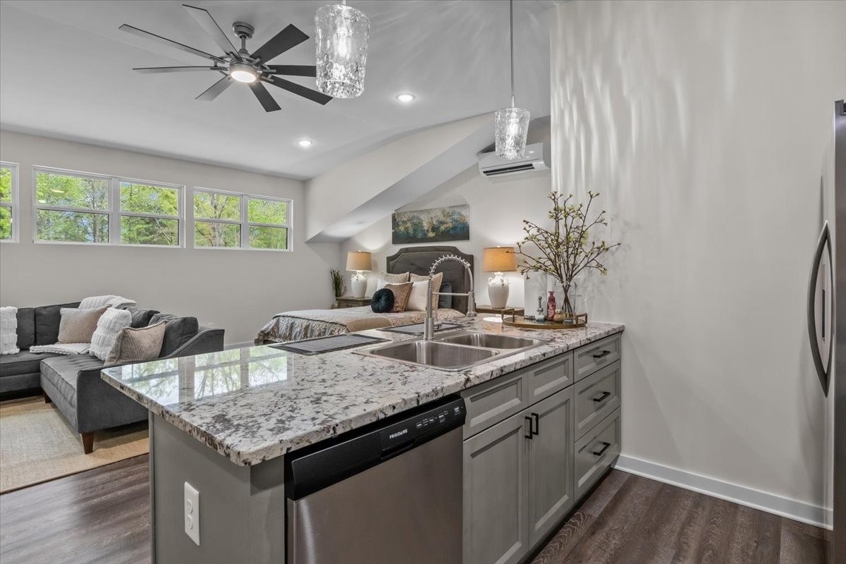 555 Parrish Lane Mc Ewen TN 37101