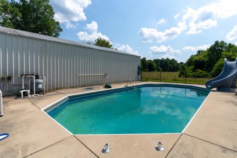 1301 Rogues Fork Road Bethpage TN 37022
