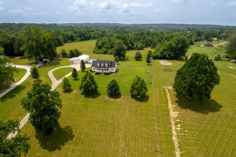 1301 Rogues Fork Road Bethpage TN 37022