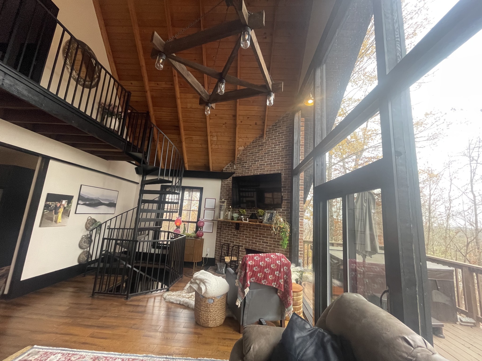 2029 Holly Creek Road Celina TN 38551