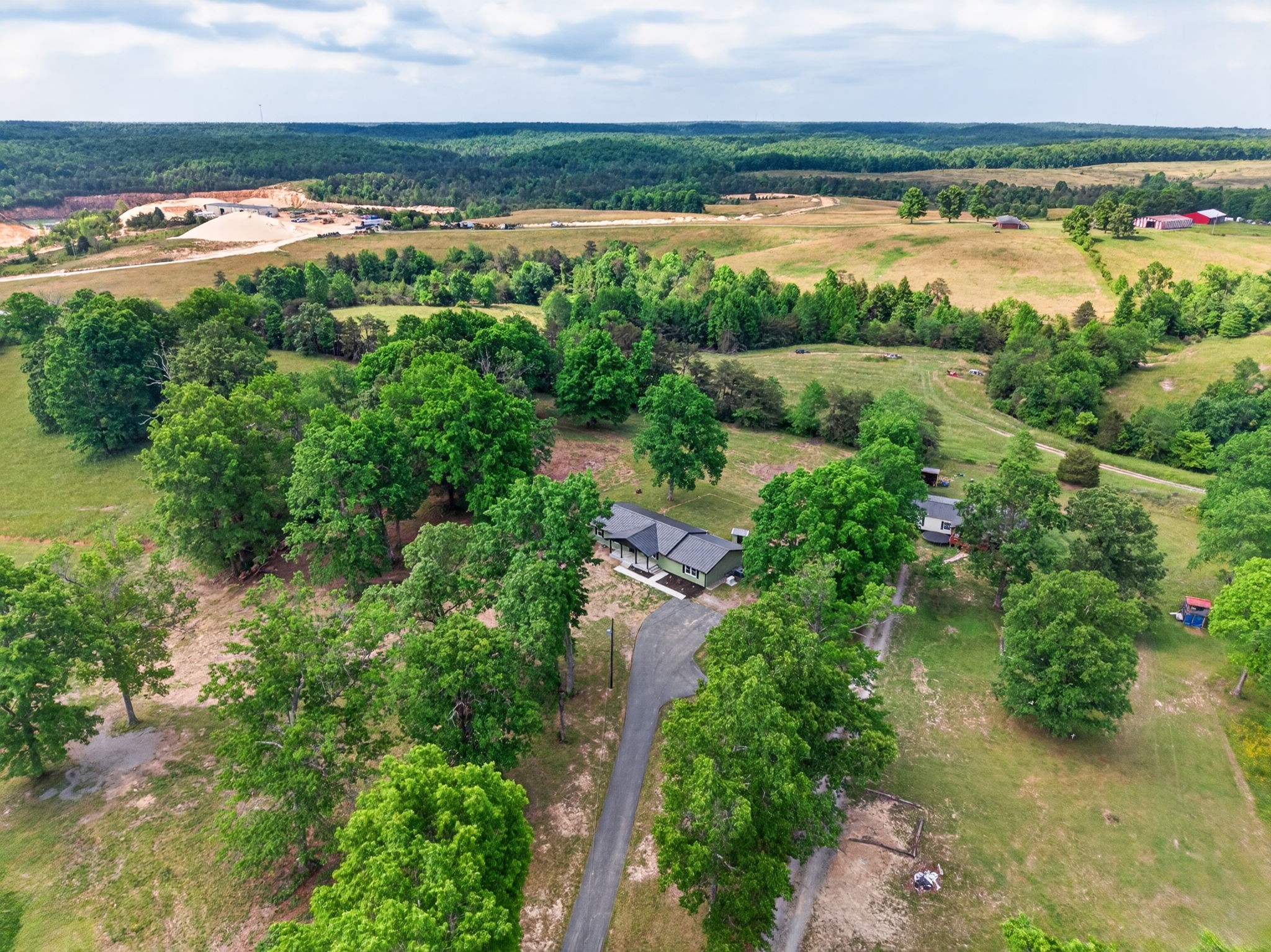 4097 Hanging Limb Highway Monterey TN 38574