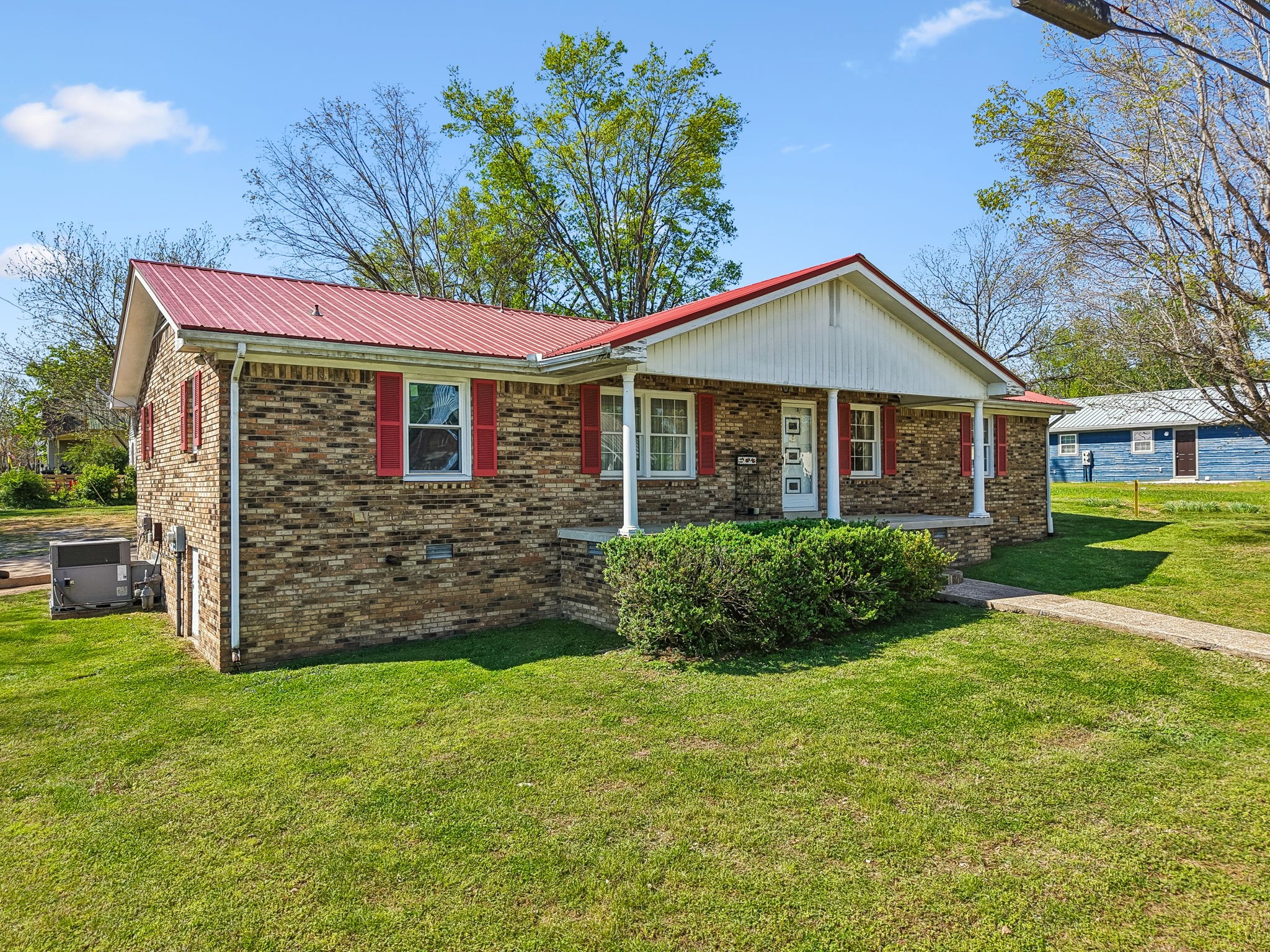 110 E Ward Street Centerville TN 37033