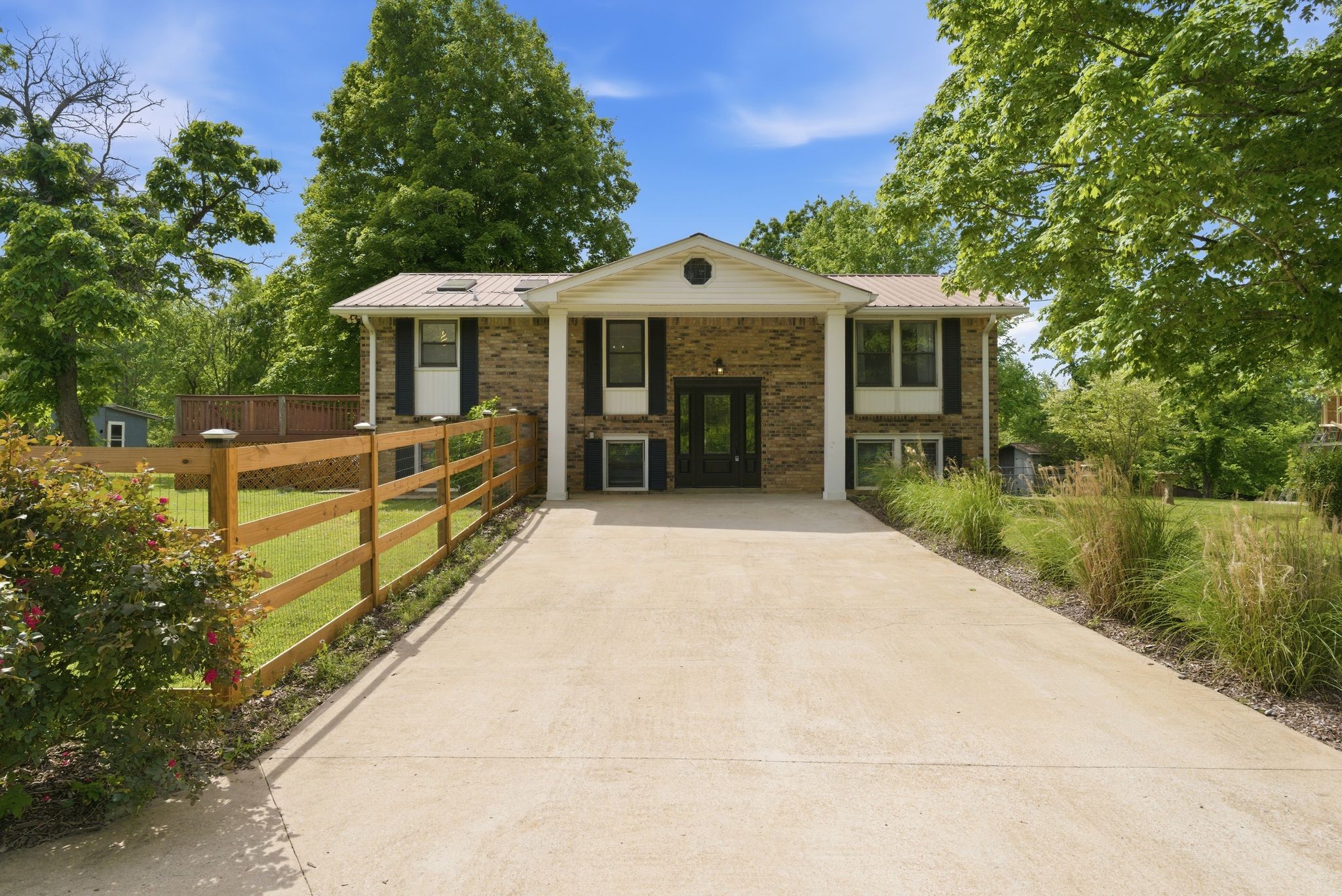 10143 Black Street Lyles TN 37098