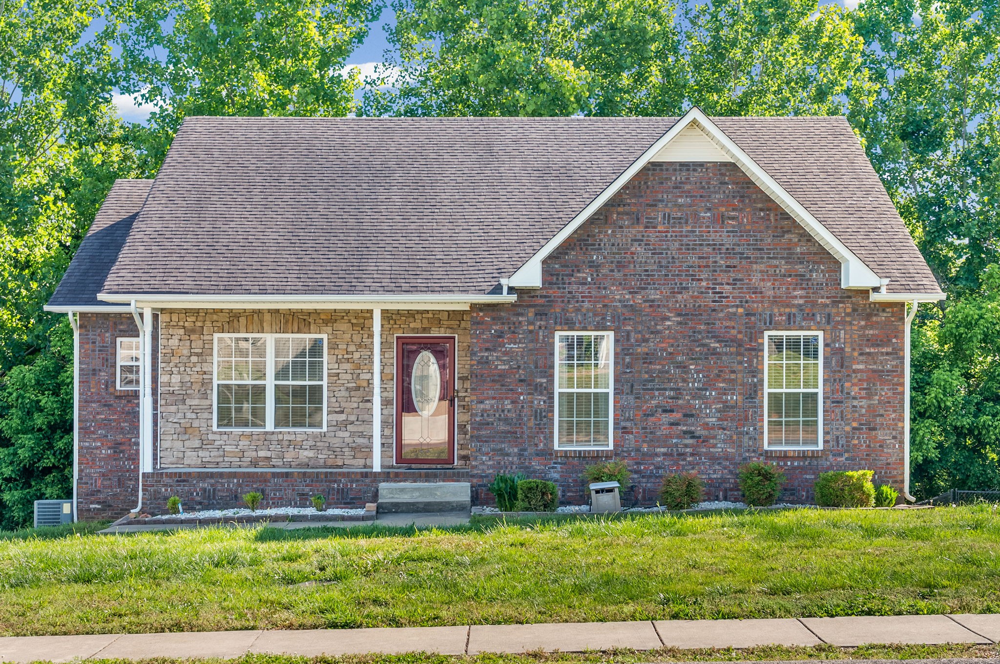 1616 Apache Way Clarksville TN 37042