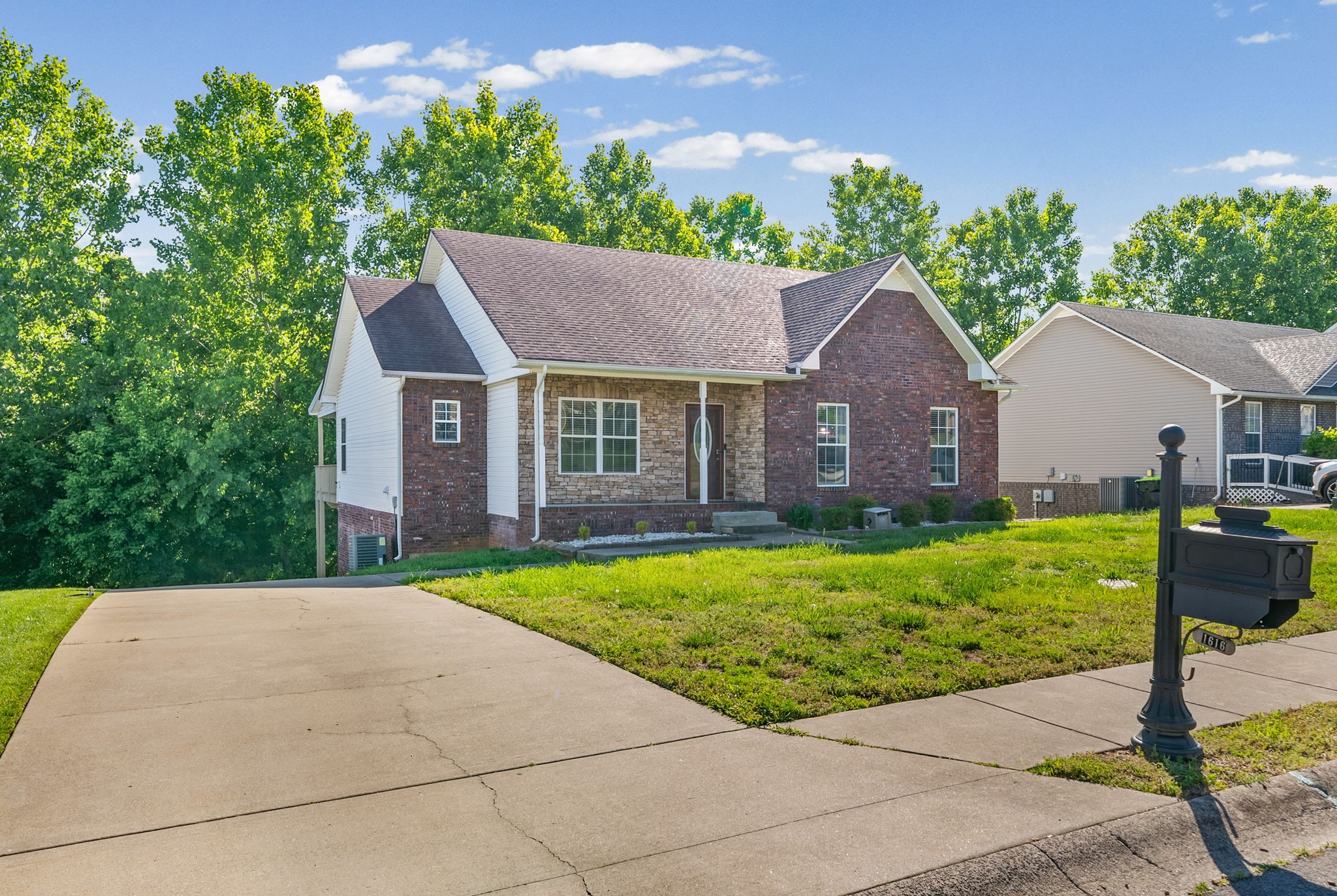 1616 Apache Way Clarksville TN 37042
