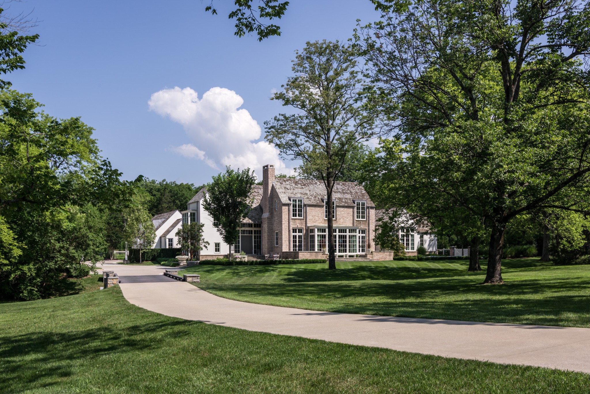 5623 Hillsboro Pike Nashville TN 37215