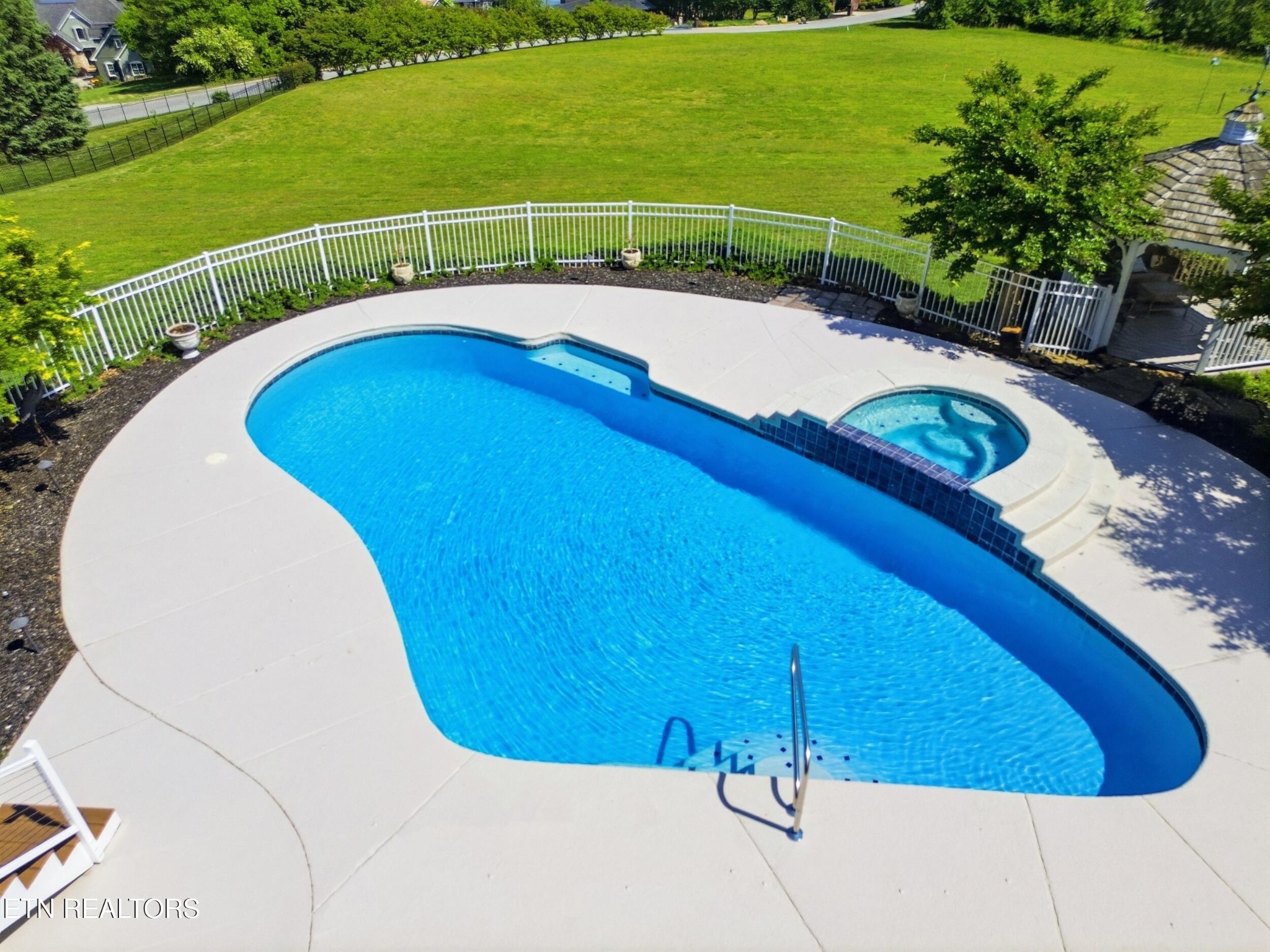 4246 Gravelly Hills Road Louisville TN 37777