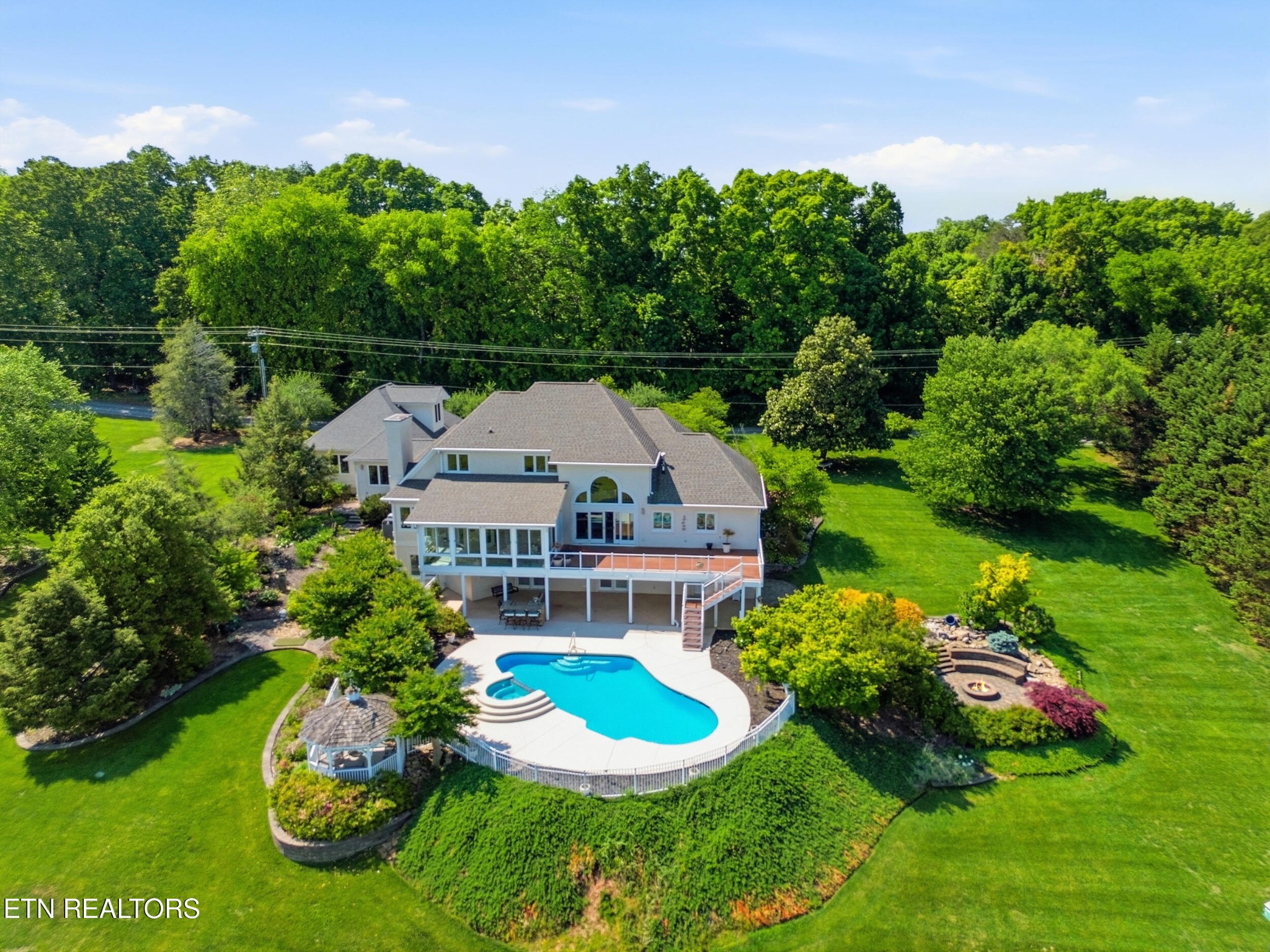 4246 Gravelly Hills Road Louisville TN 37777