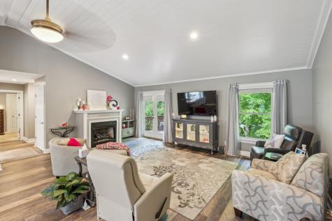 1001 Red Oak Drive Greenbrier TN 37073