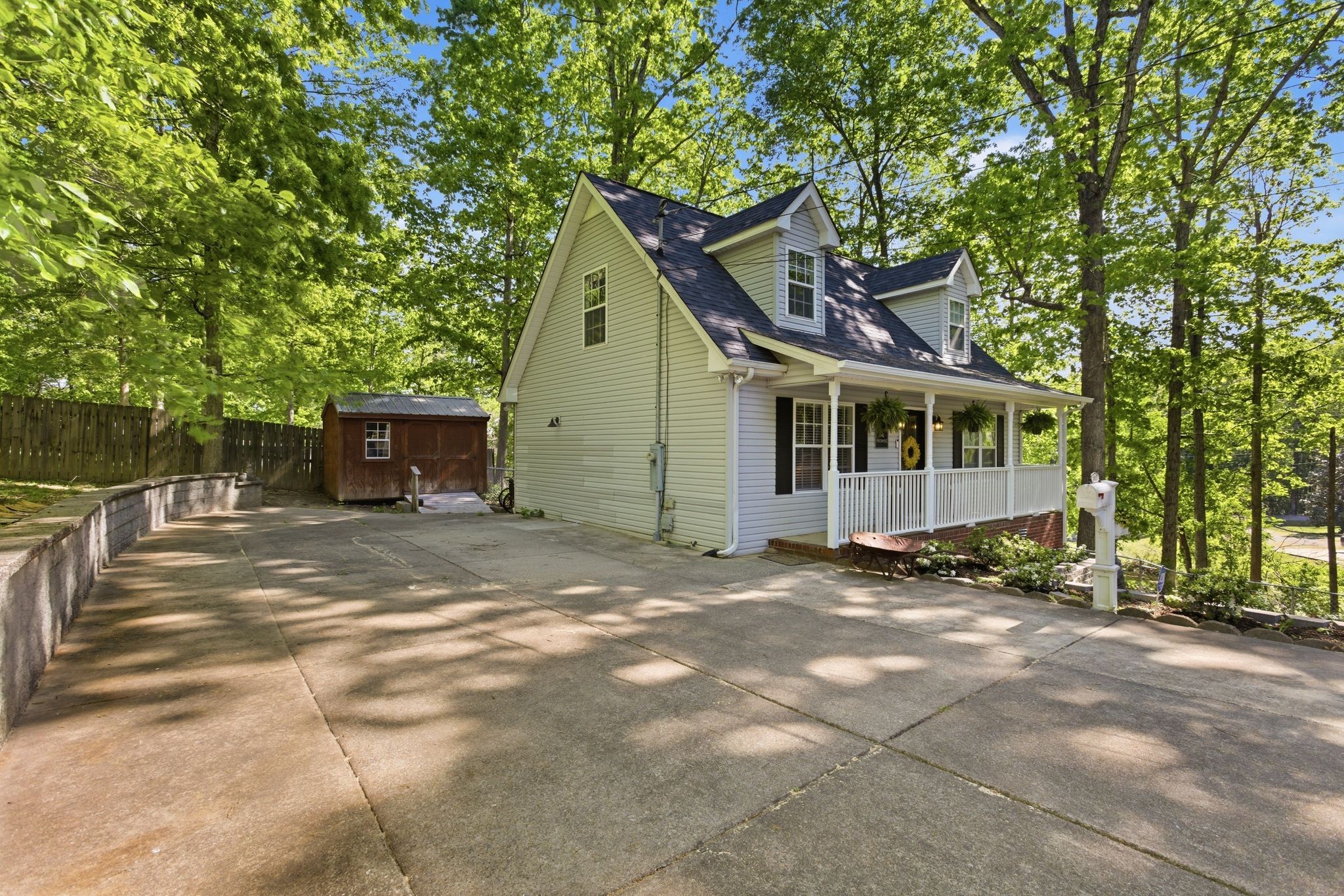 1015 Pin Oak Drive Dickson TN 37055