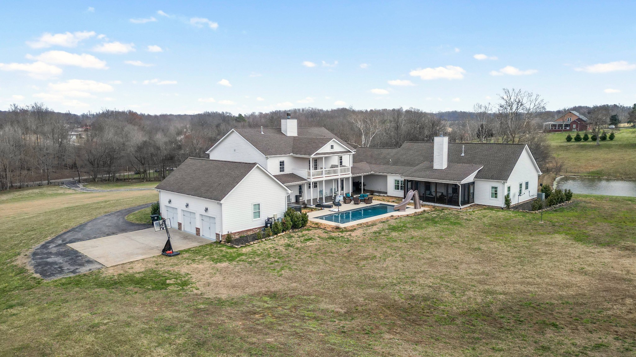 1103 Rogues Fork Road Bethpage TN 37022