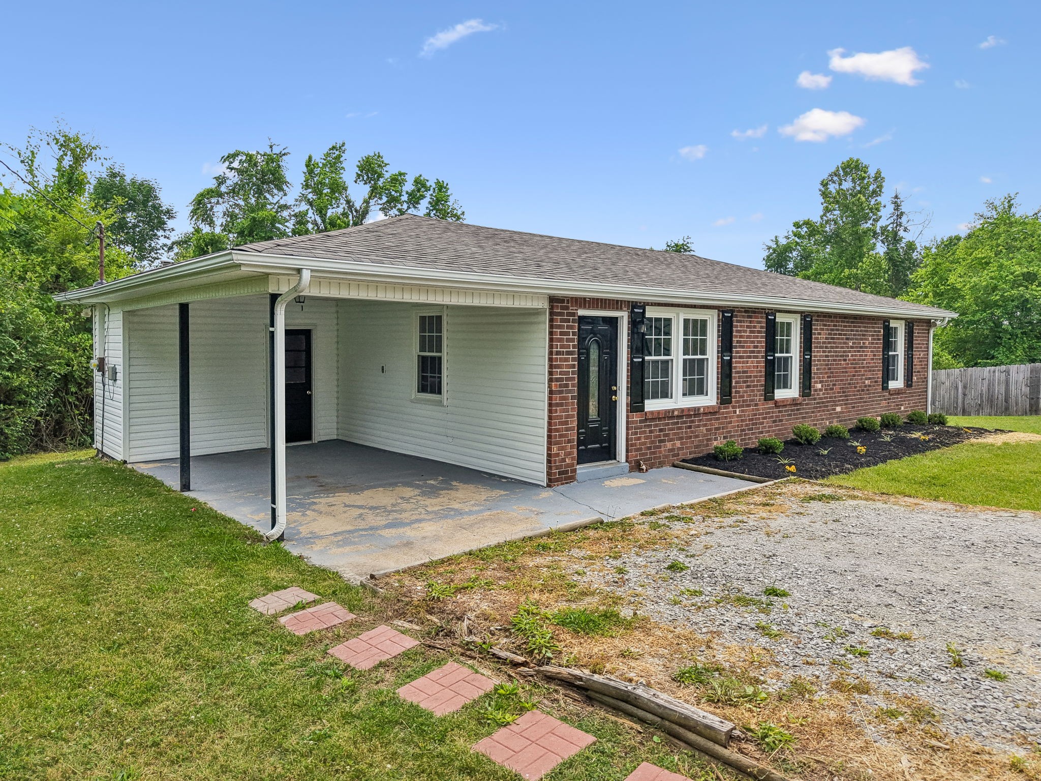 1306 Allen Road Burns TN 37029