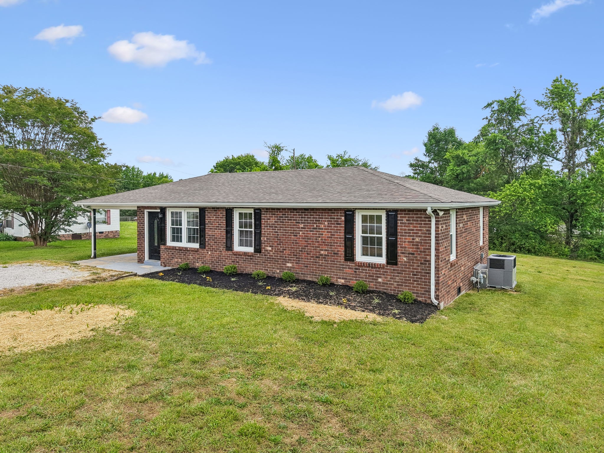 1306 Allen Road Burns TN 37029
