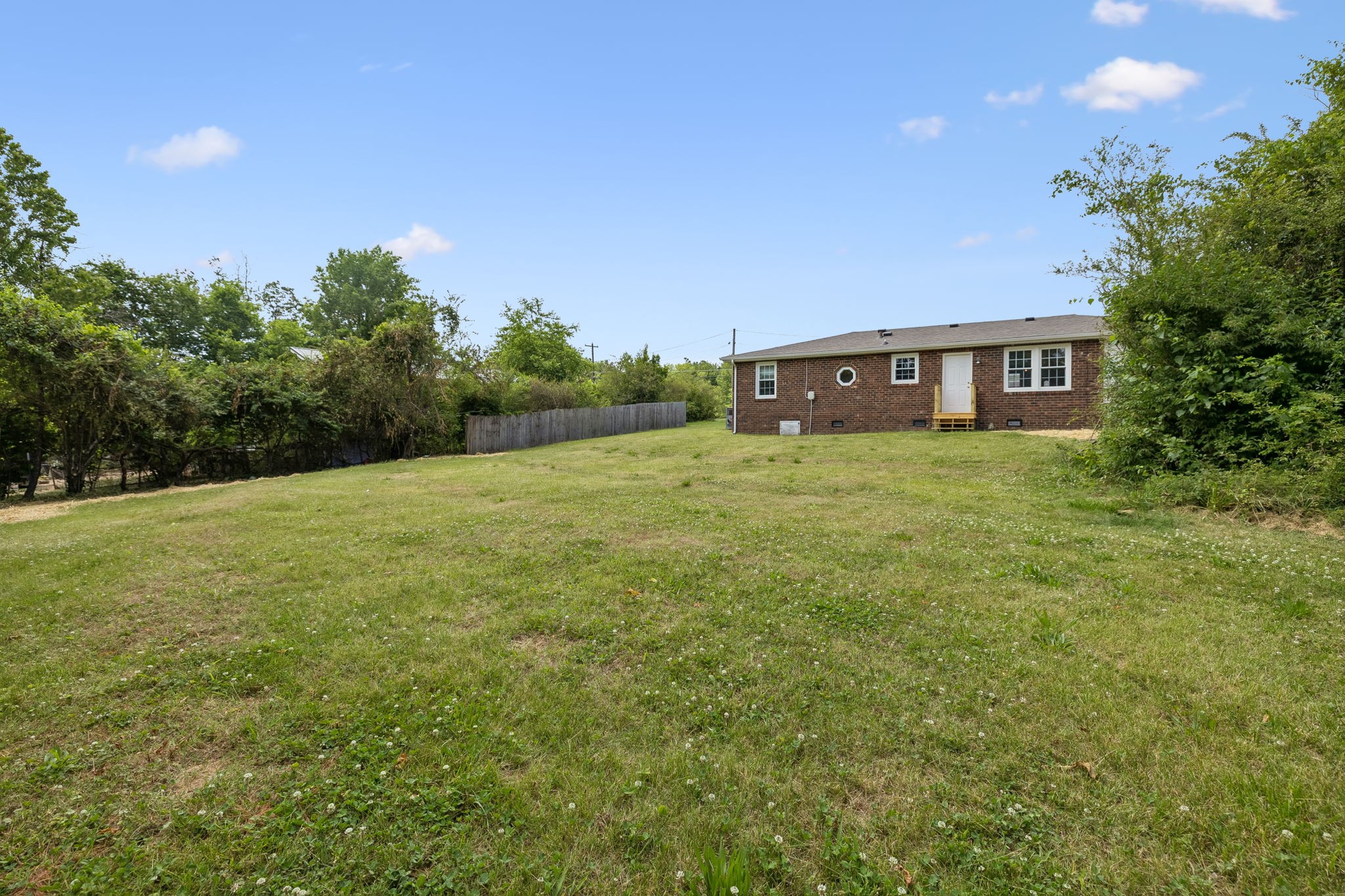 1306 Allen Road Burns TN 37029