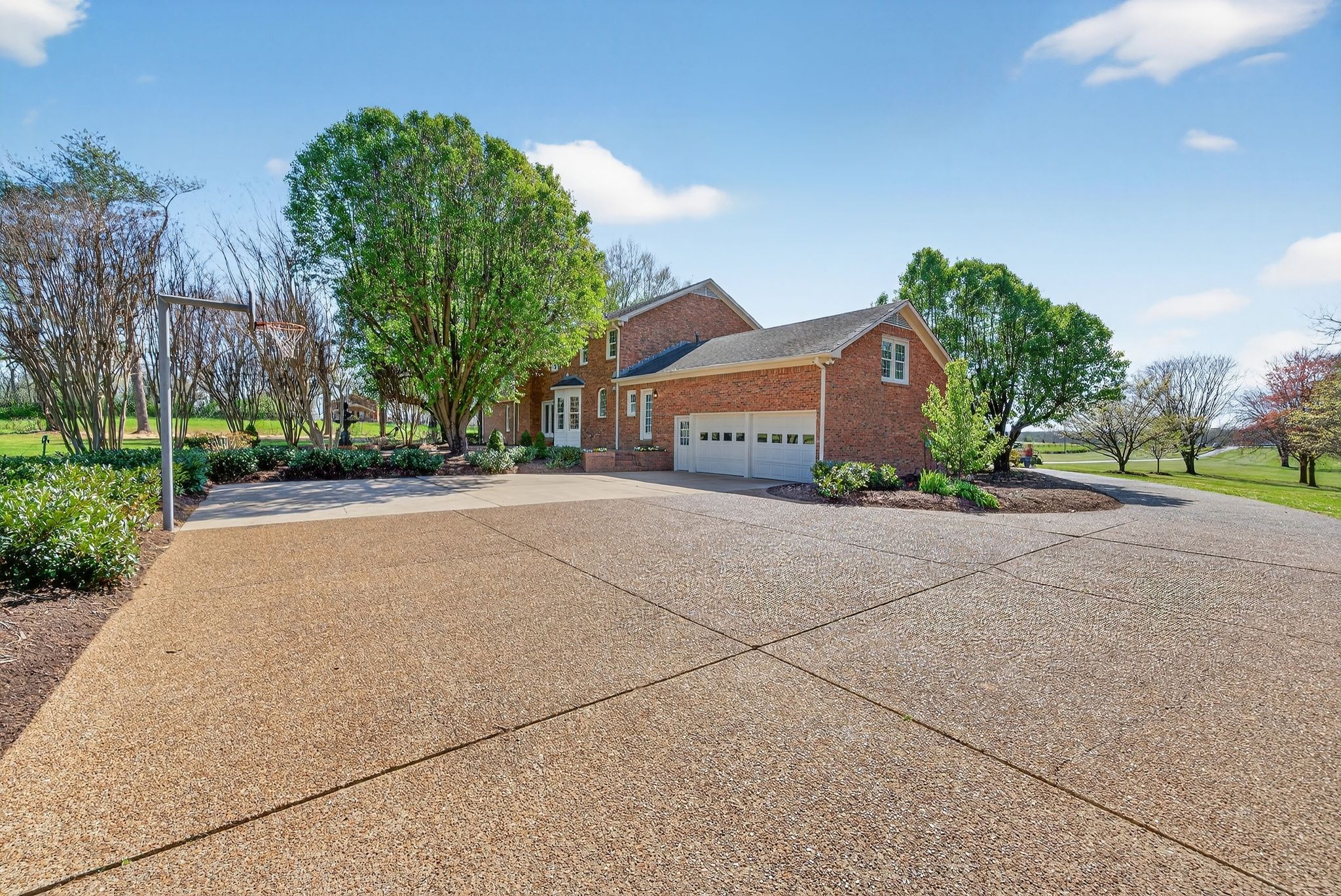 1553 N Main Street Mount Pleasant TN 38474