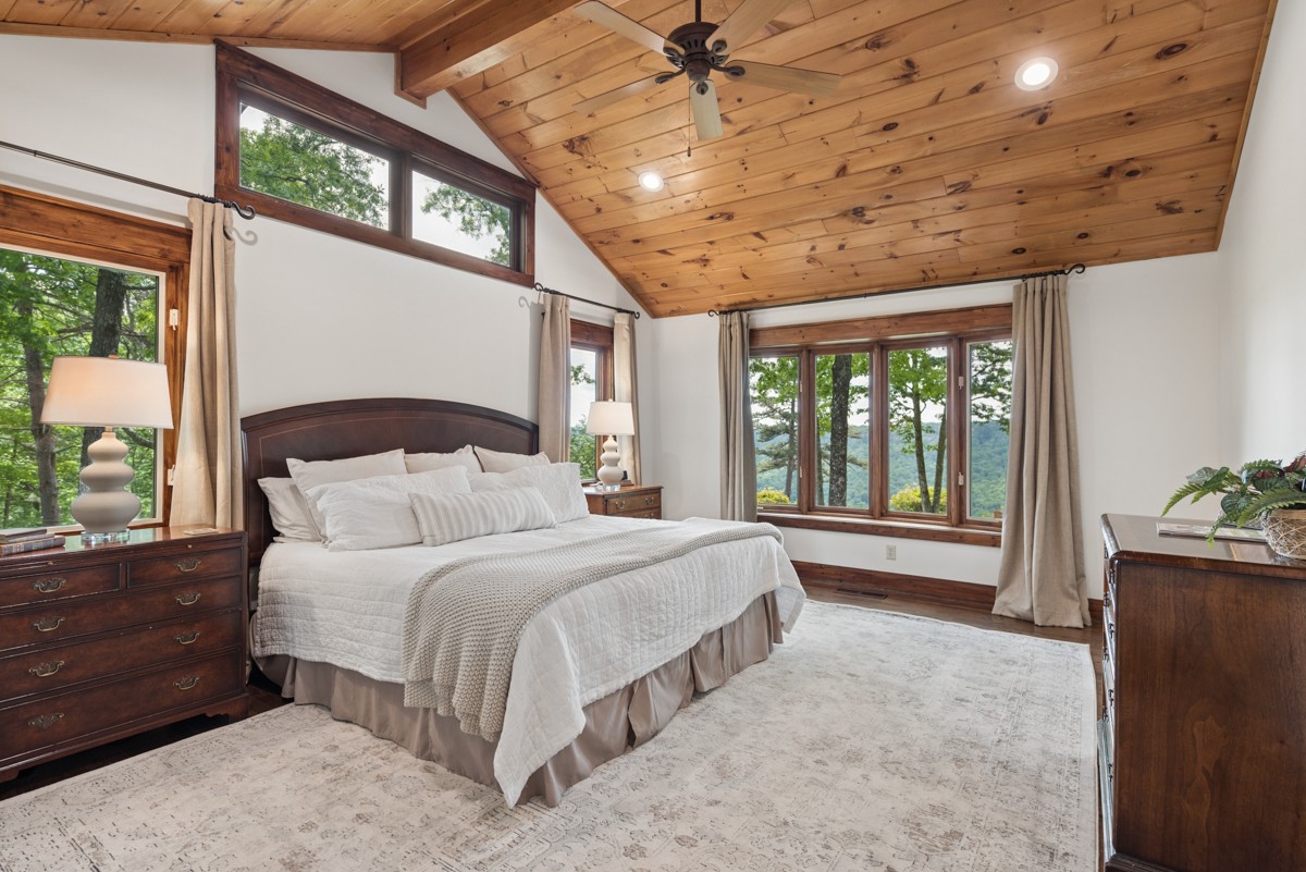 1517 Laurel Lake Drive Monteagle TN 37356