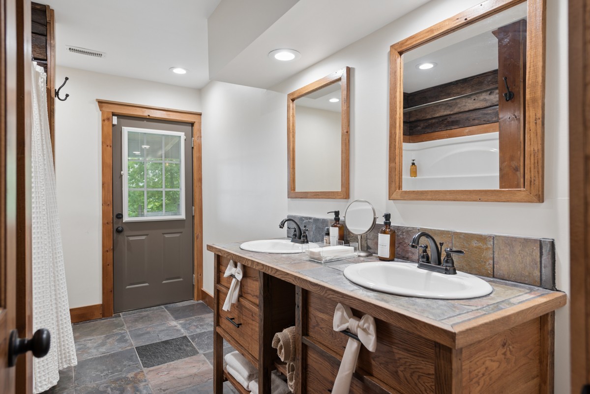 1517 Laurel Lake Drive Monteagle TN 37356