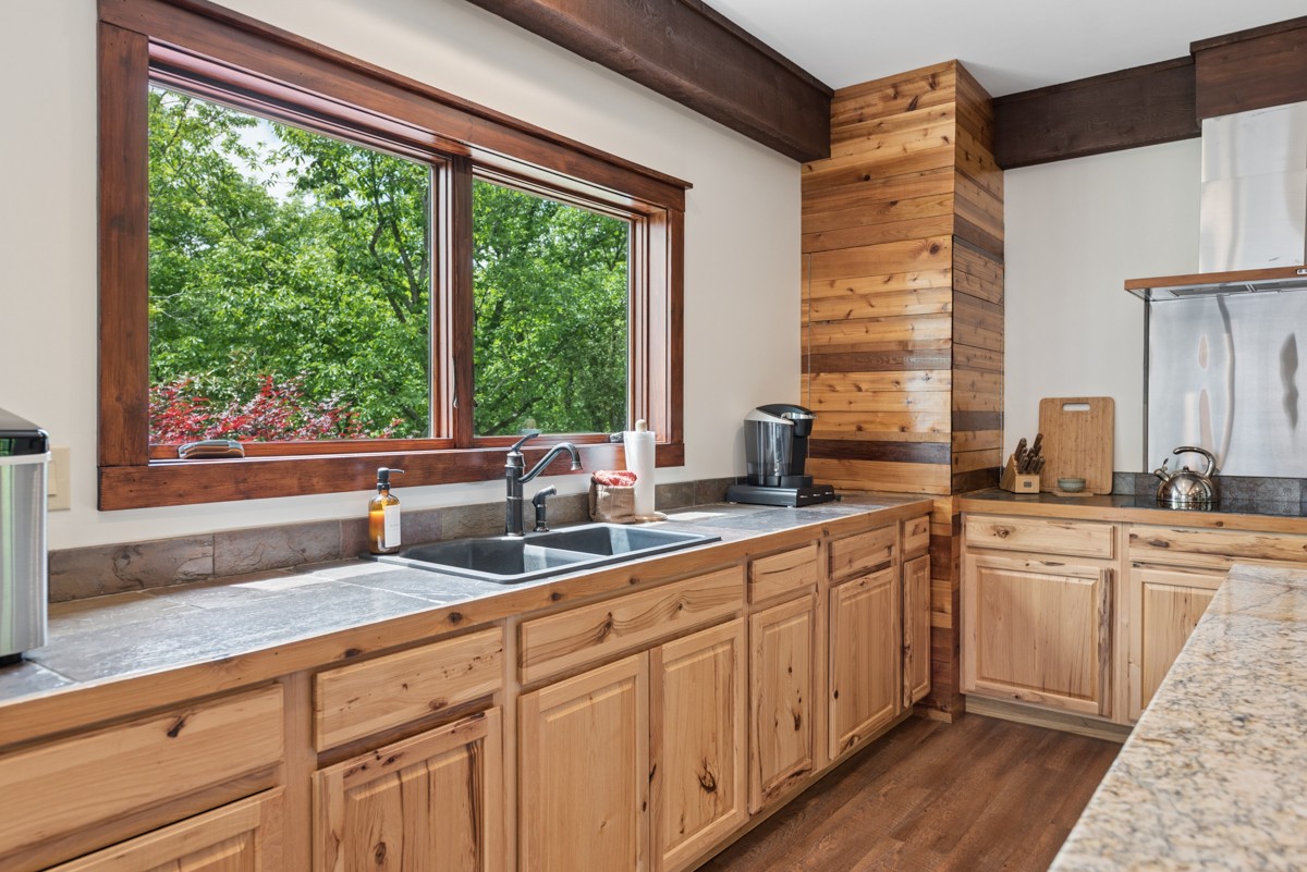 1517 Laurel Lake Drive Monteagle TN 37356