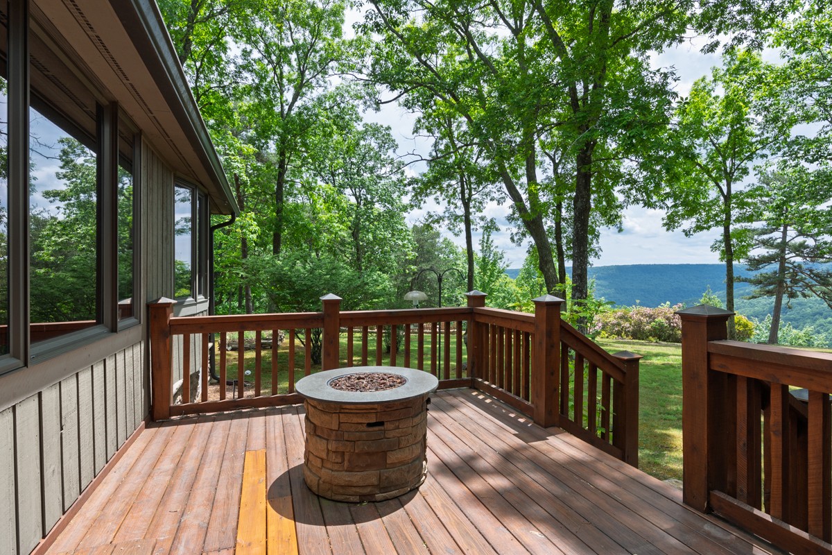 1517 Laurel Lake Drive Monteagle TN 37356