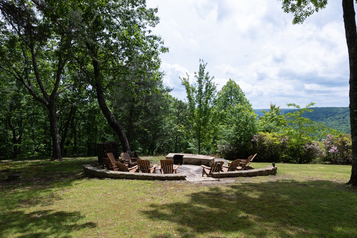 1517 Laurel Lake Drive Monteagle TN 37356