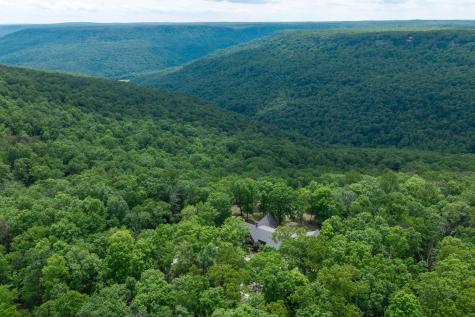 1517 Laurel Lake Drive Monteagle TN 37356