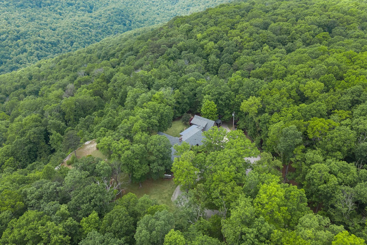 1517 Laurel Lake Drive Monteagle TN 37356