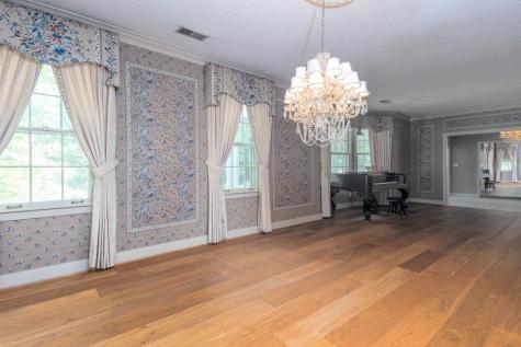 8643 Poplar Pike Memphis TN 38138