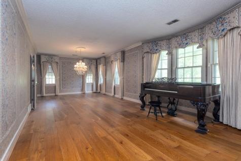 8643 Poplar Pike Memphis TN 38138