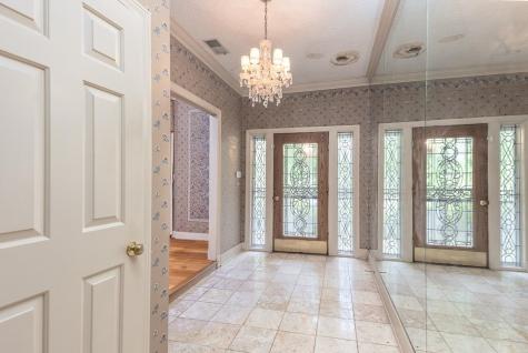 8643 Poplar Pike Memphis TN 38138