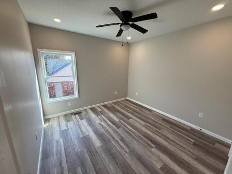 1322 E Blythe Street Paris TN 38242