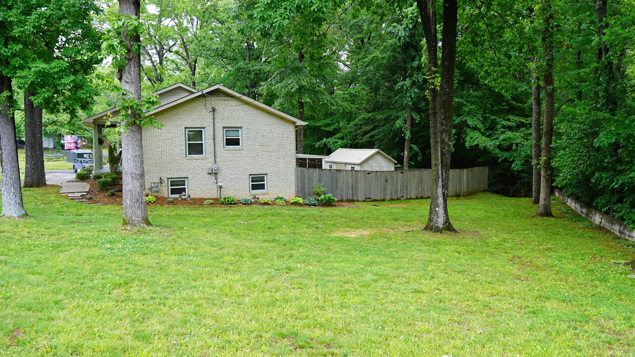 100 Canary Drive Dickson TN 37055