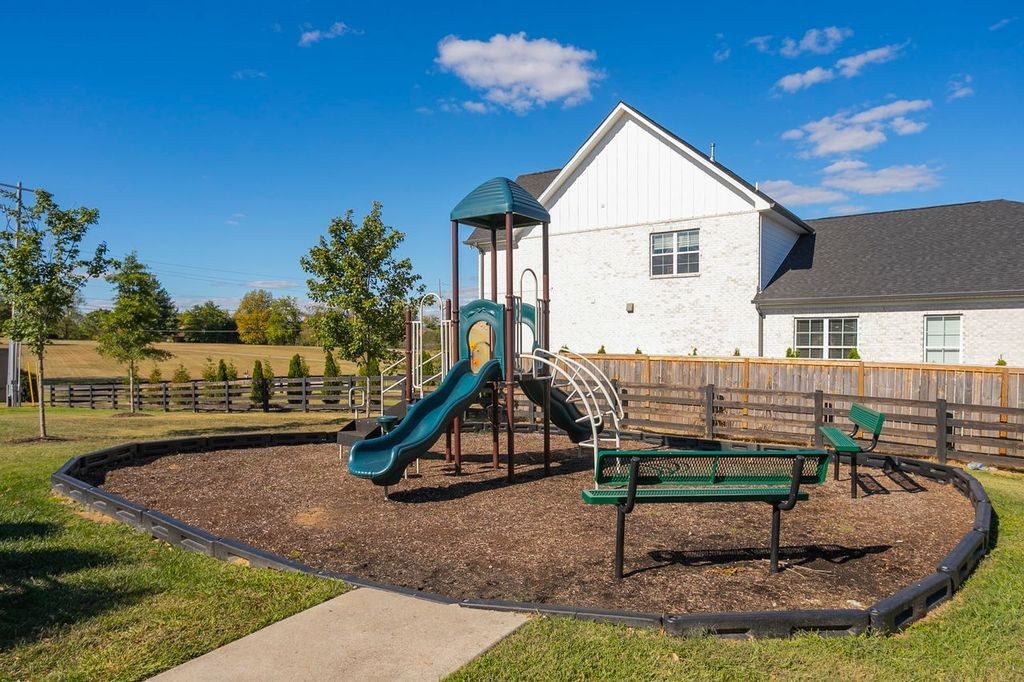 102 Latham Court Hendersonville TN 37075