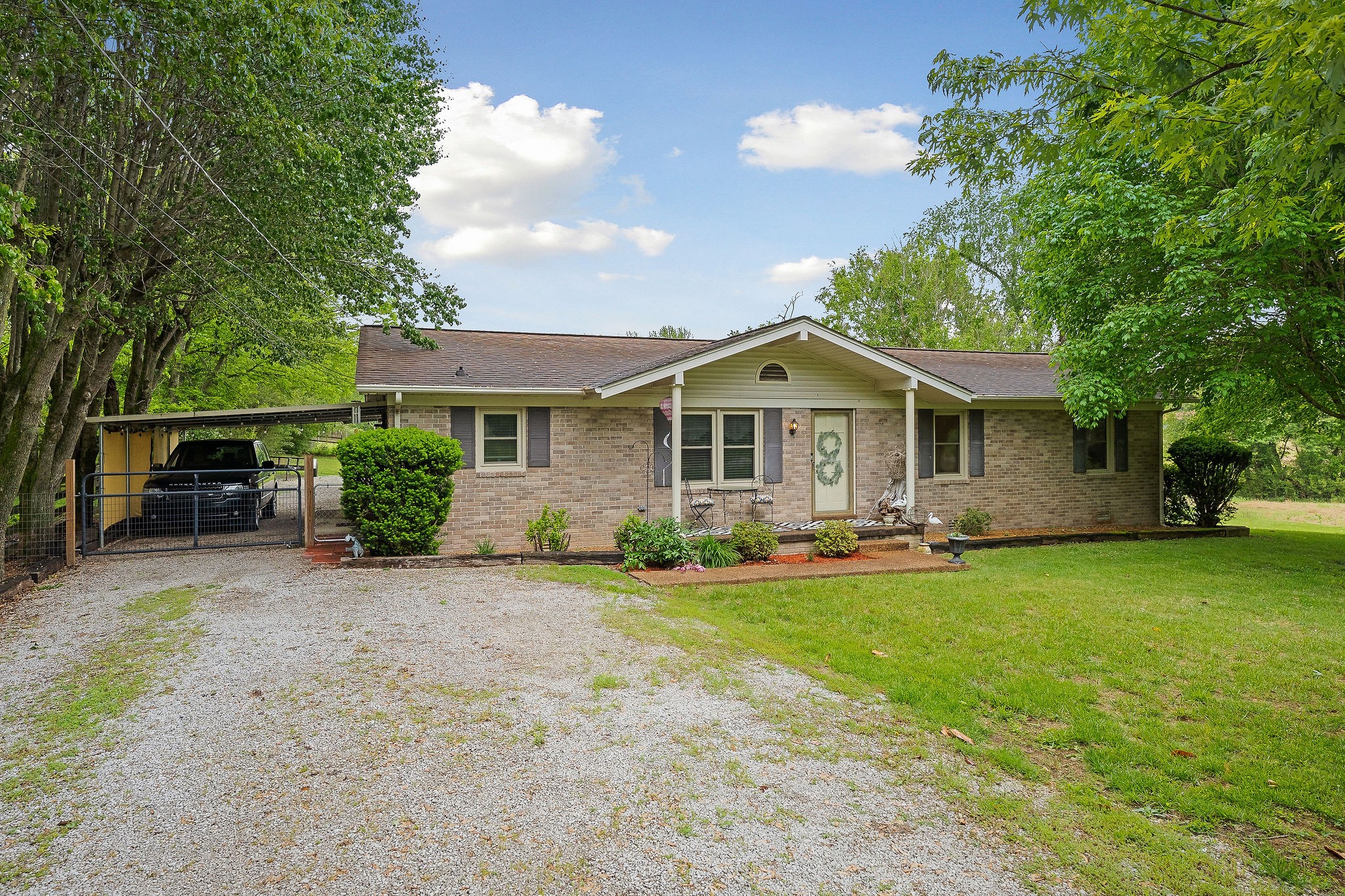 8565 Old Kentucky Road Sparta TN 38583