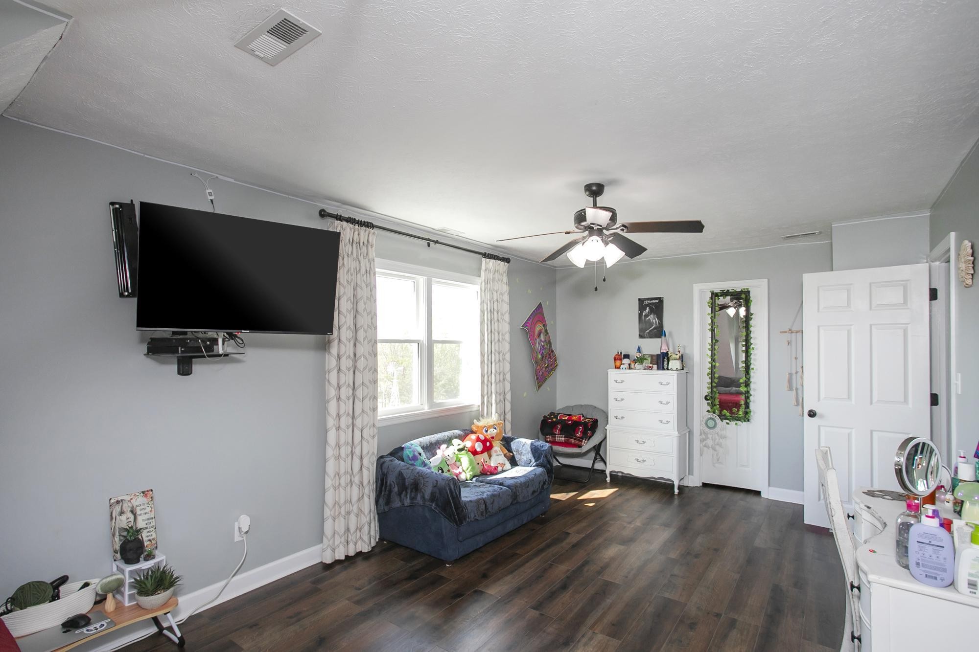 1043 Shelton Road Charlotte TN 37036