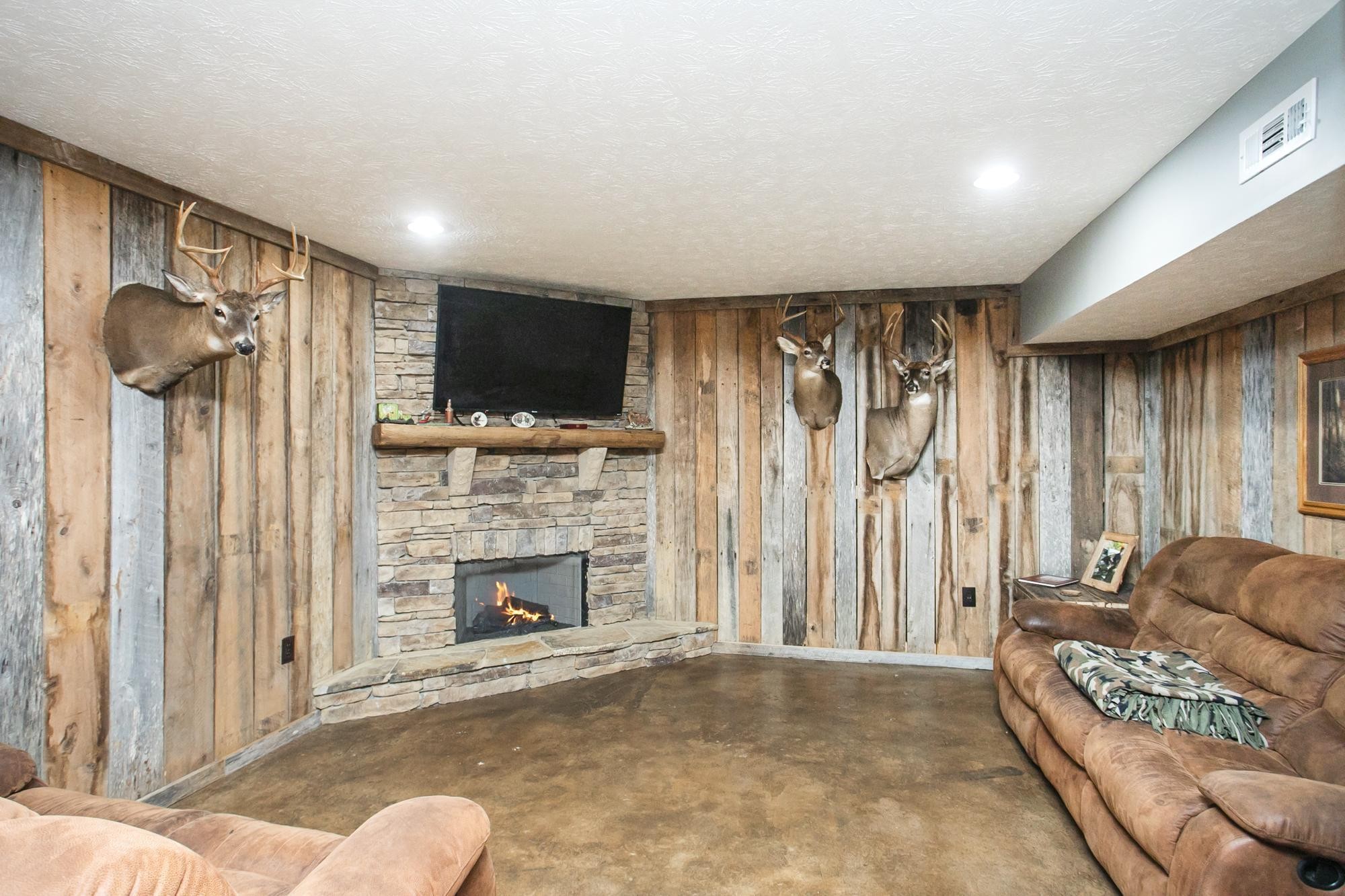 1043 Shelton Road Charlotte TN 37036