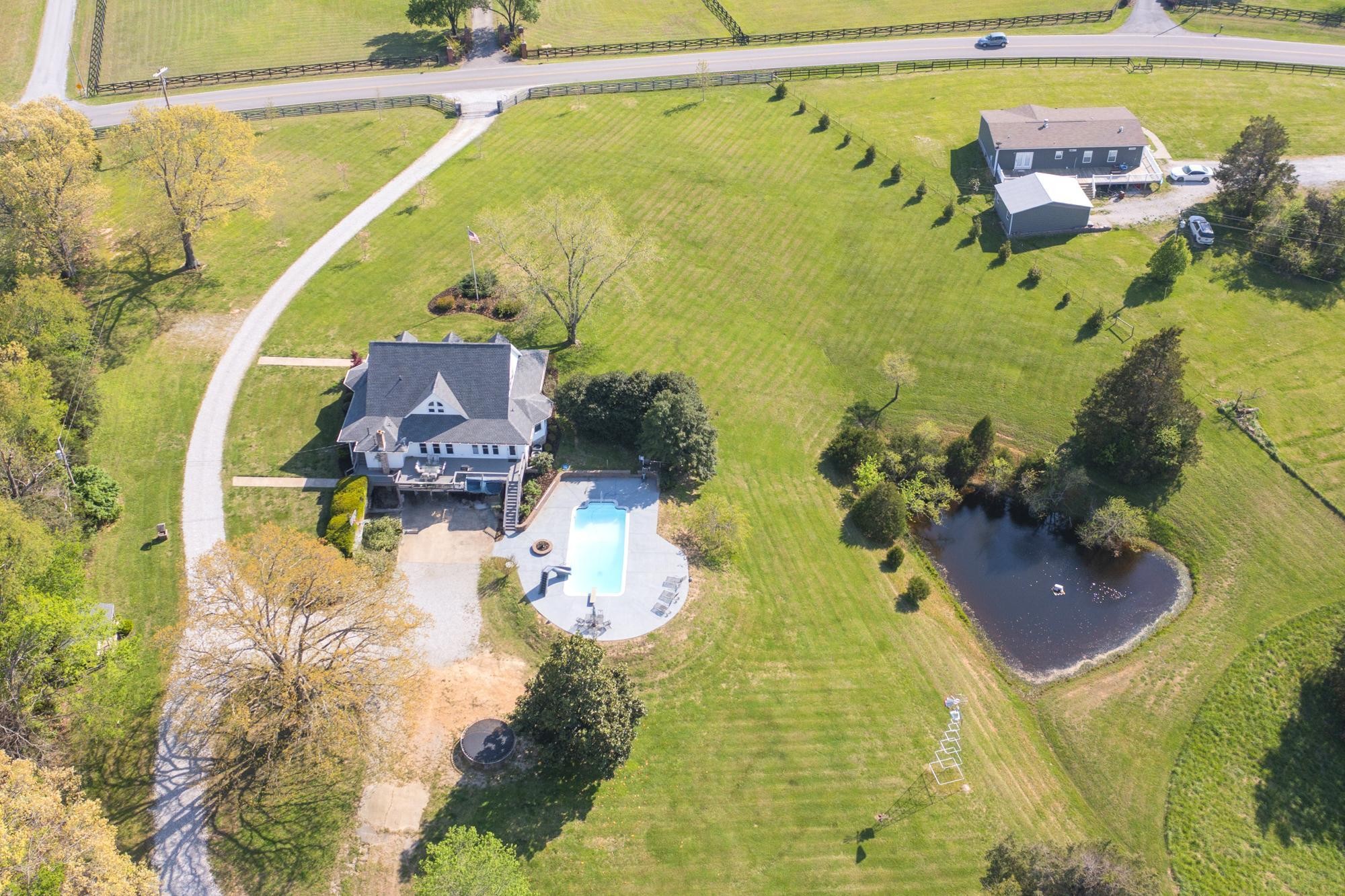 1043 Shelton Road Charlotte TN 37036