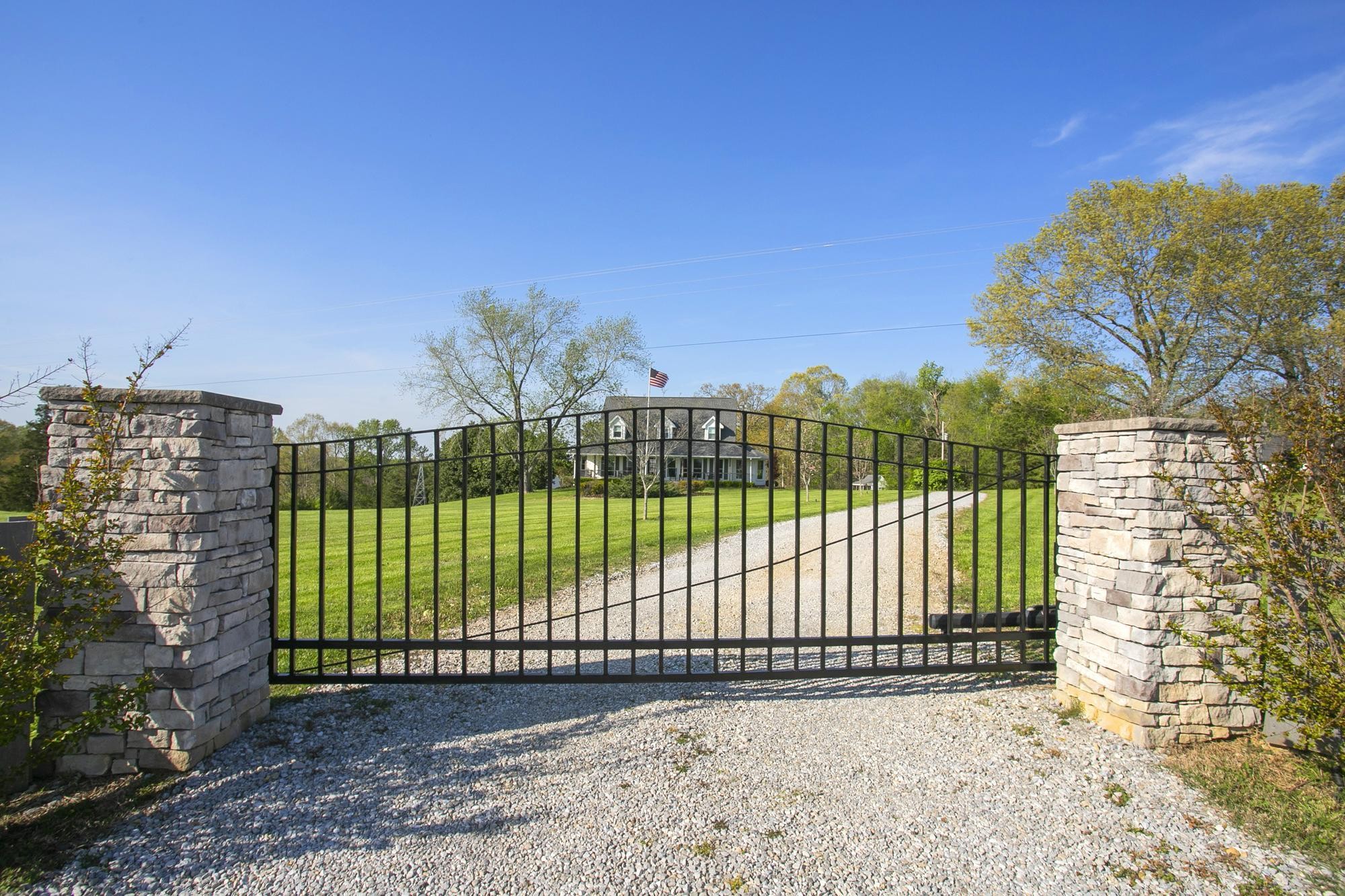 1043 Shelton Road Charlotte TN 37036
