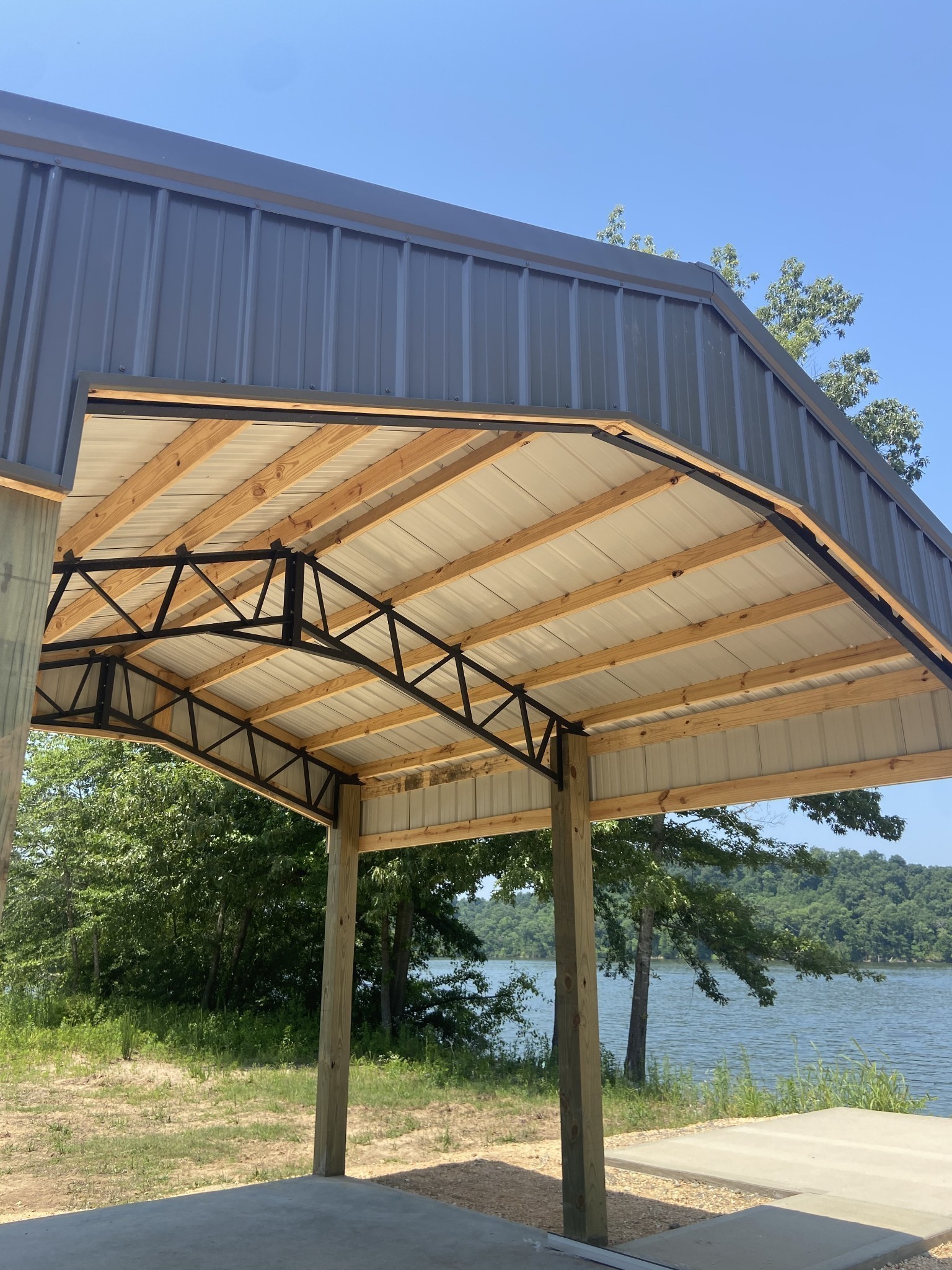 5 River Front Drive Clifton TN 38425