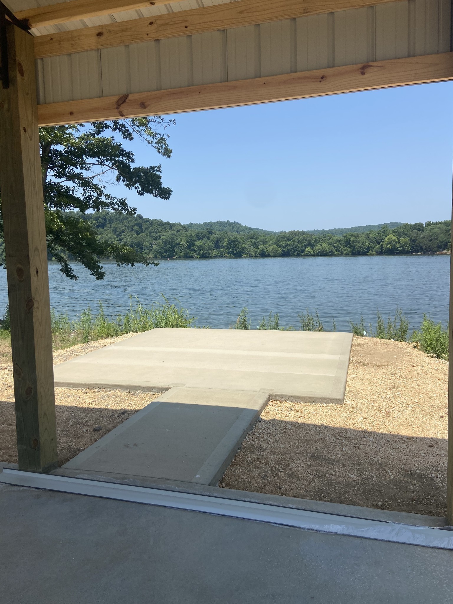 5 River Front Drive Clifton TN 38425