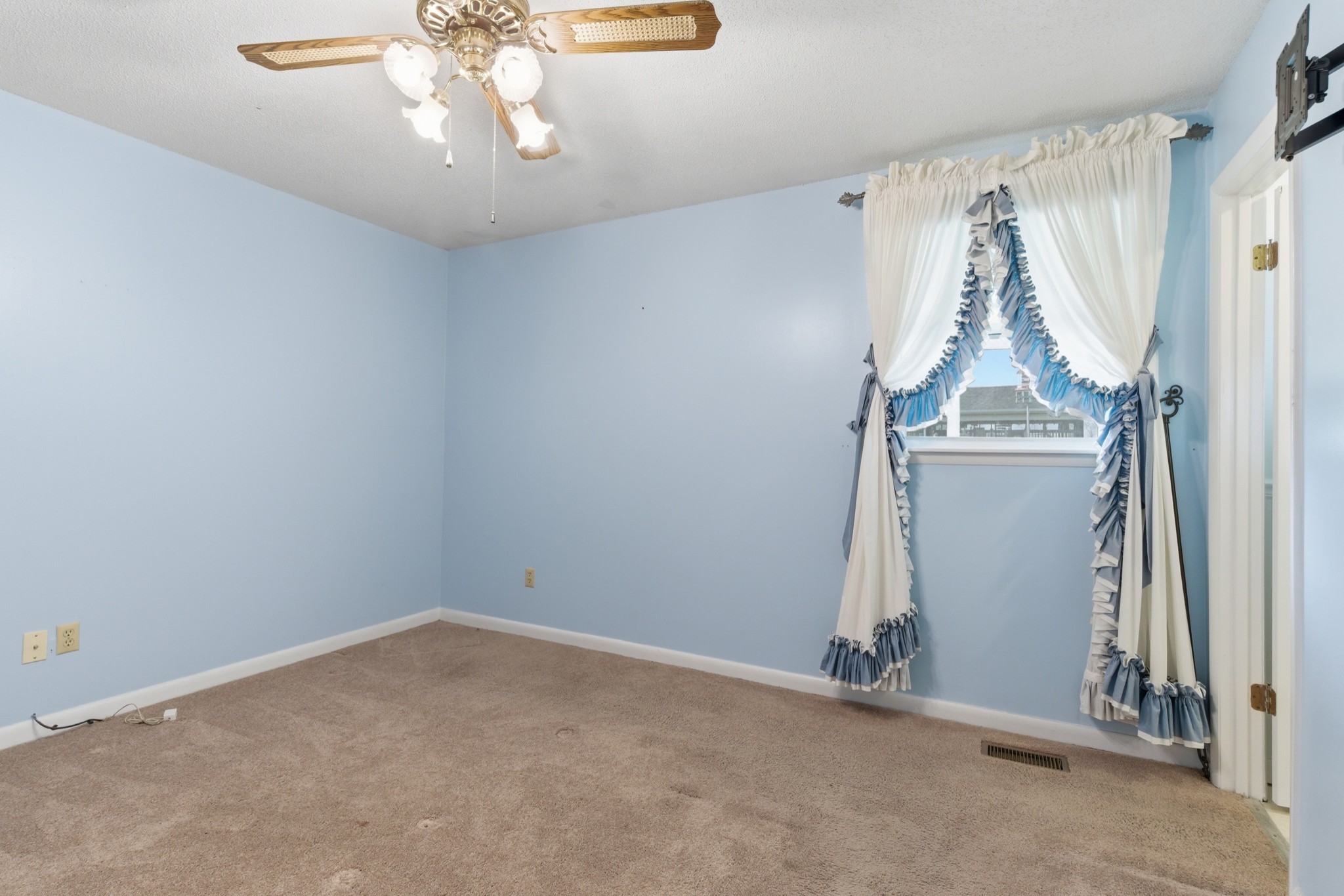 1923 Blue Bird Drive Pleasant View TN 37146