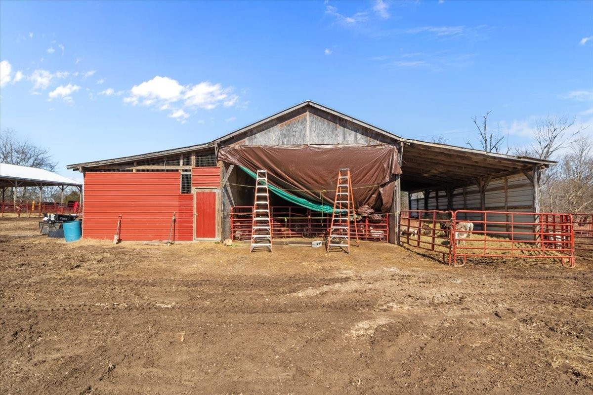 1429 Hunley Branch Road Charlotte TN 37036