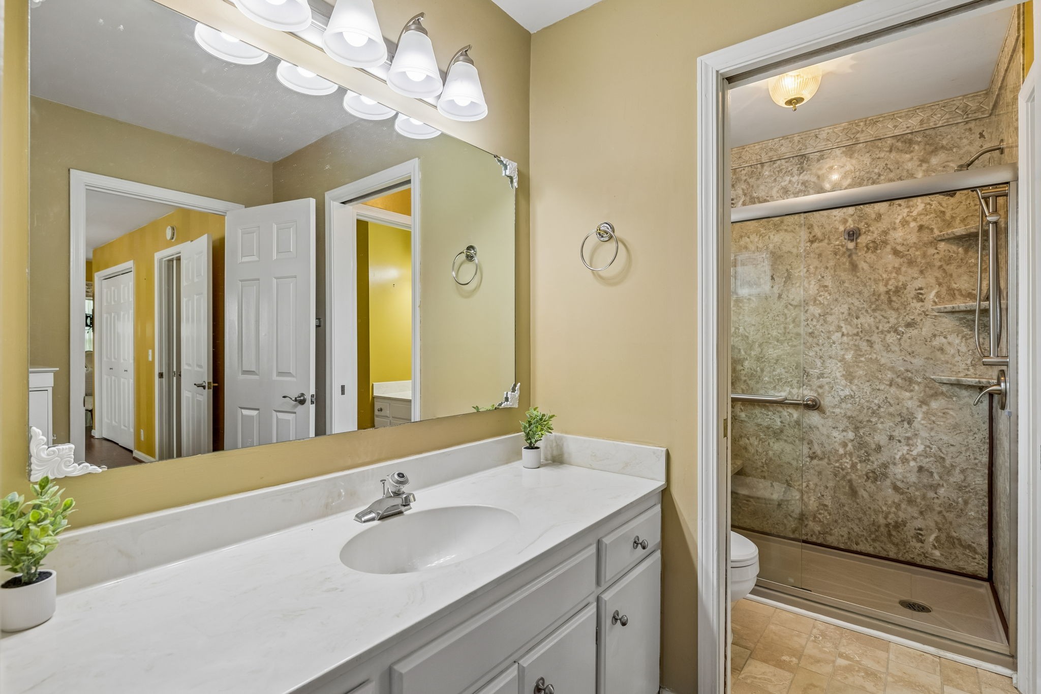 1105 Blythe Ct, E Nashville TN 37221