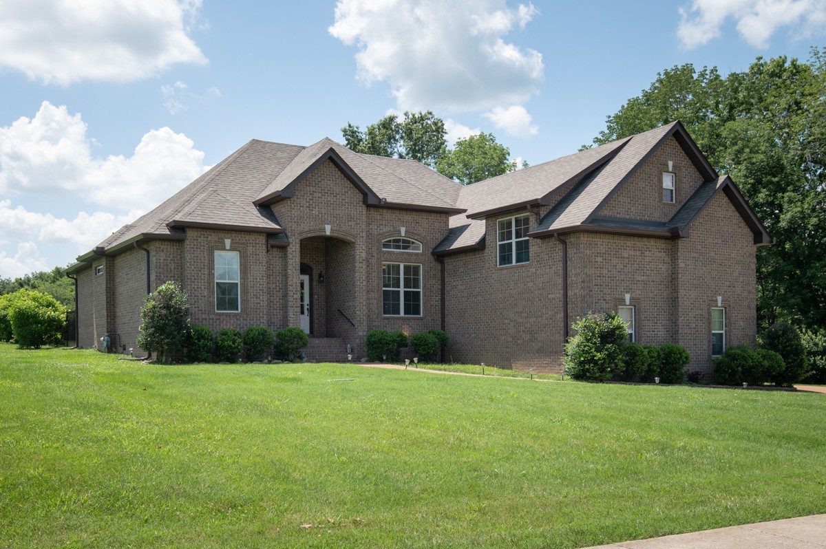 1007 Robert Lee Drive Gallatin TN 37066