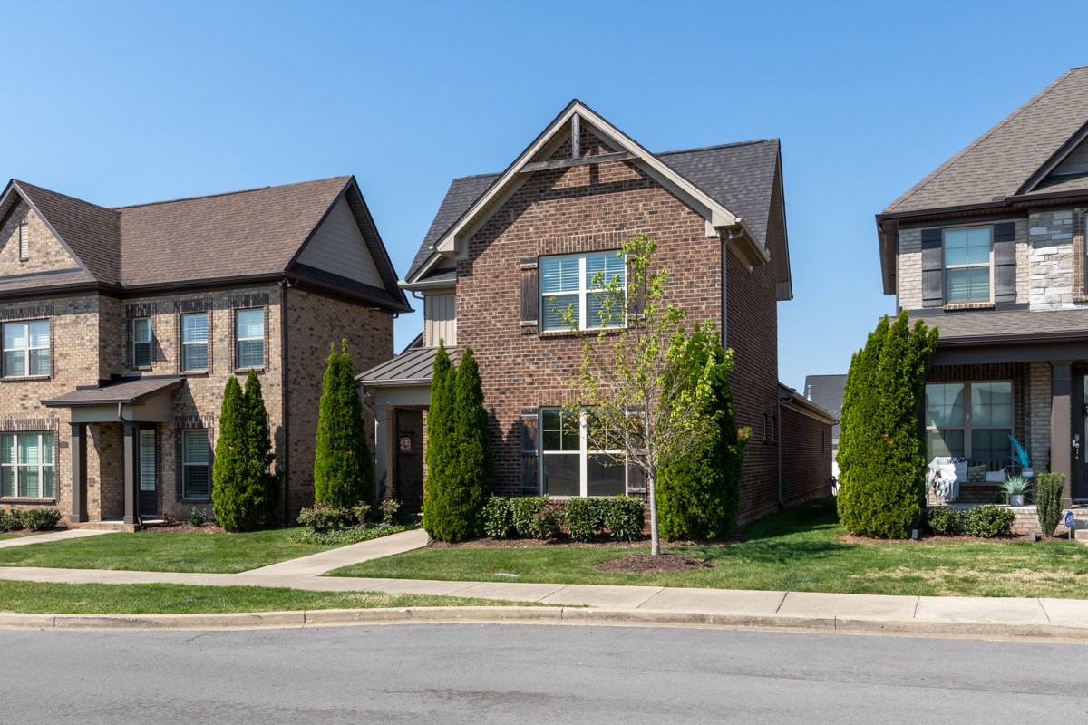 1068 Ambling Way Gallatin TN 37066