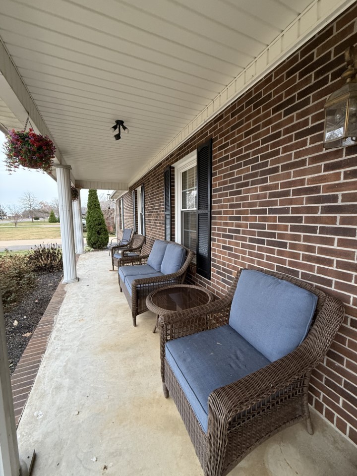 405 Robins St, E Lawrenceburg TN 38464