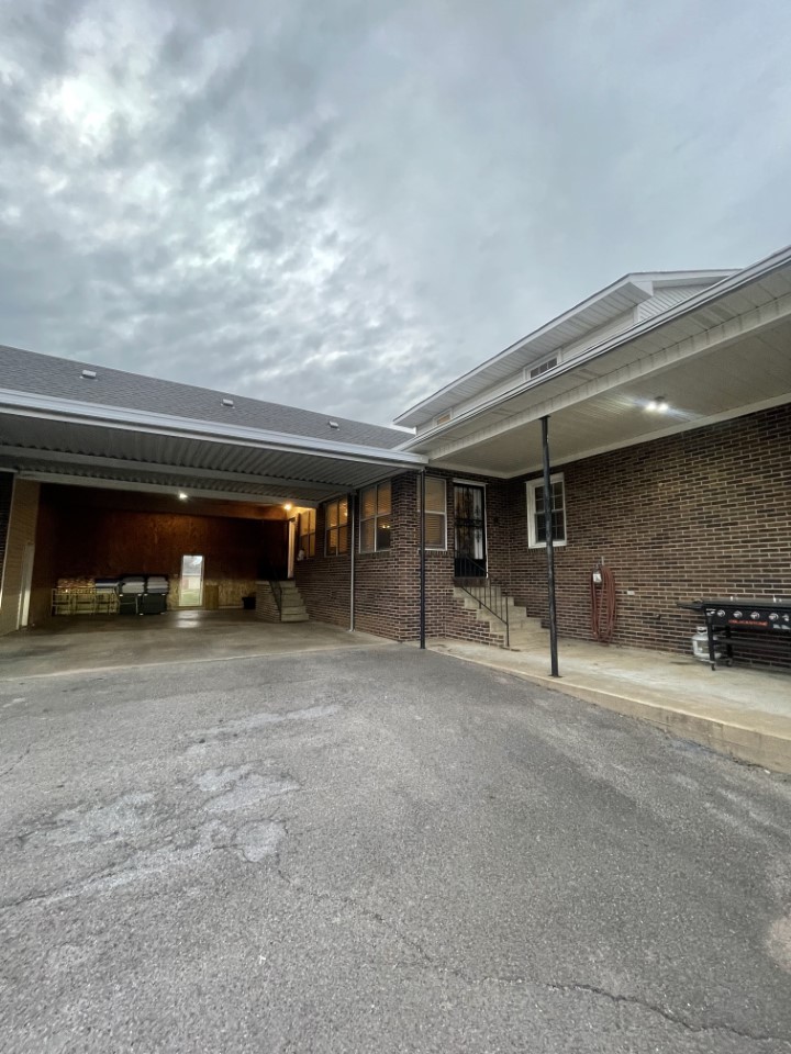 405 Robins St, E Lawrenceburg TN 38464