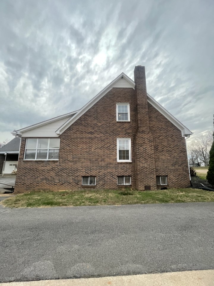 405 Robins St, E Lawrenceburg TN 38464
