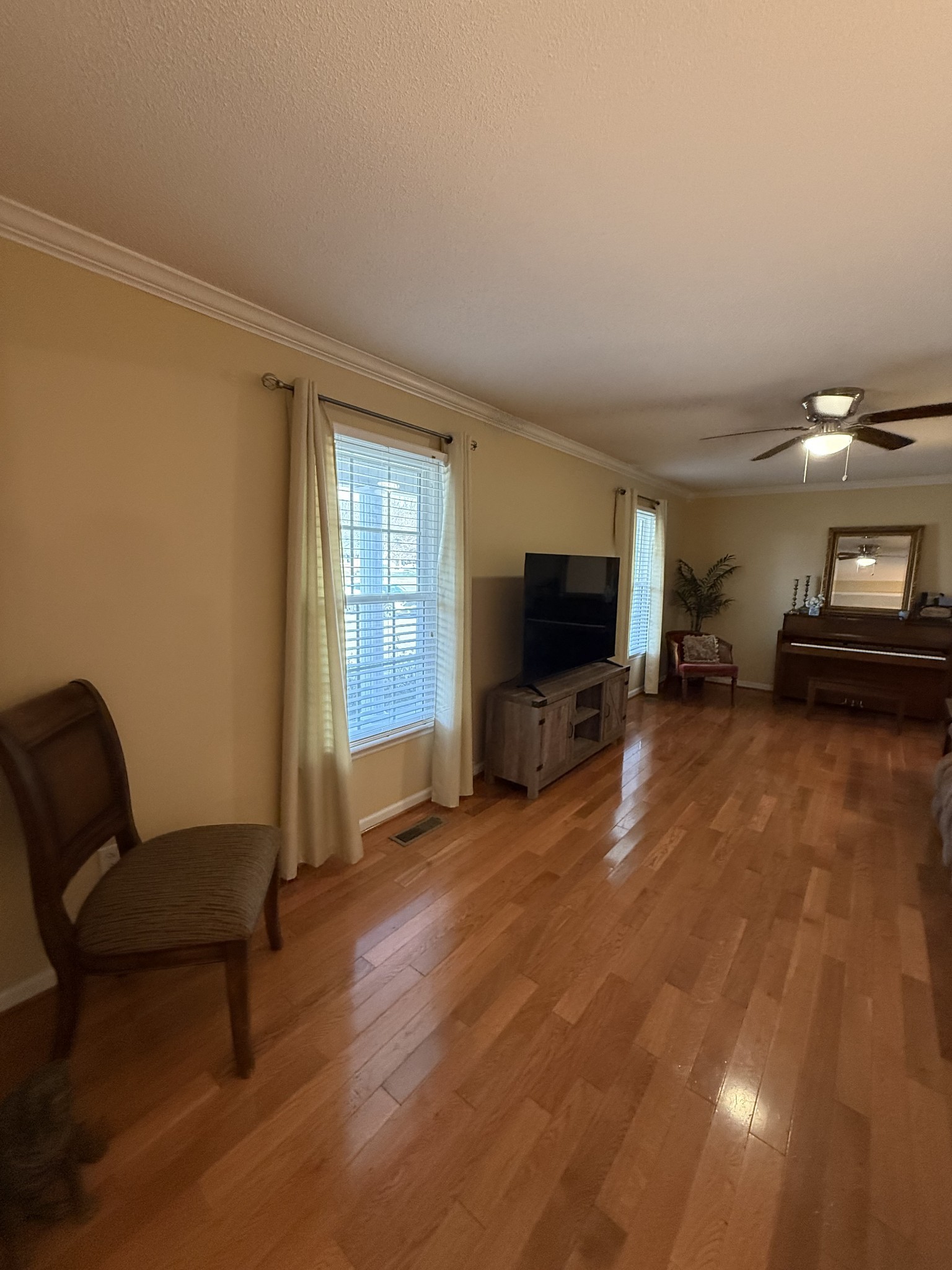 405 Robins St, E Lawrenceburg TN 38464